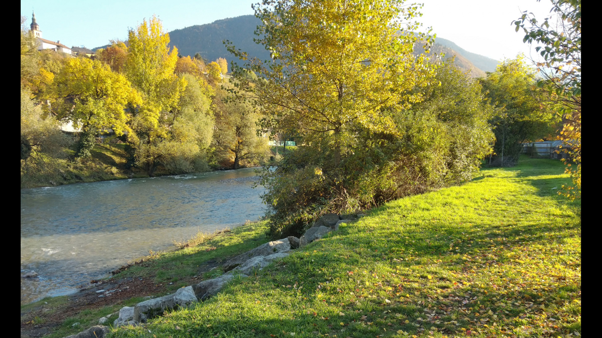 Chemin-le-long-de-l'Isère-Albertville.jpg